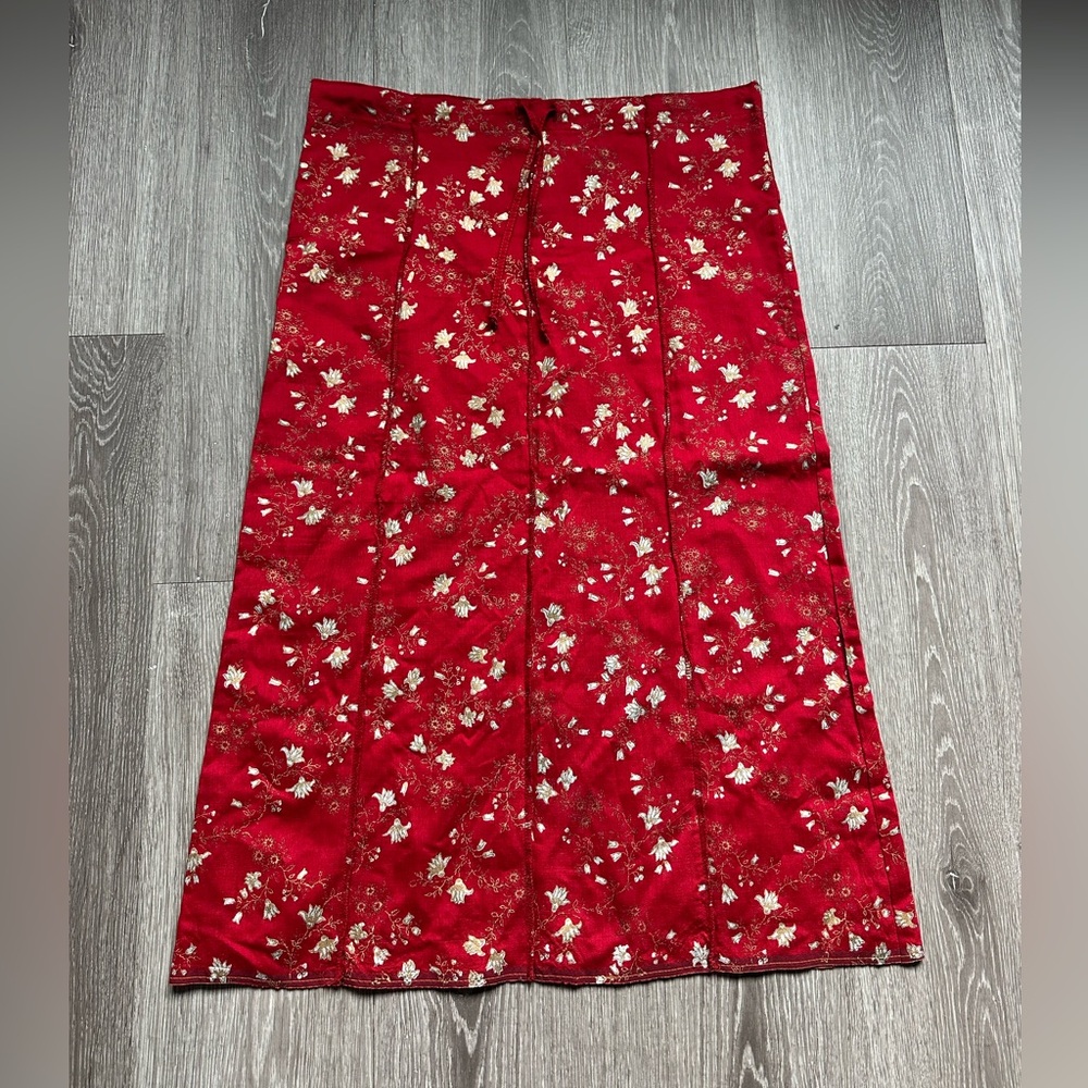 L’odyssée Elegant Red Floral Midi Skirt